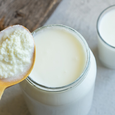 Omogeneizzati fatti in casa  Immagine d'atmosfera: un bicchiere viene utilizzato per l'omogeneizzazione