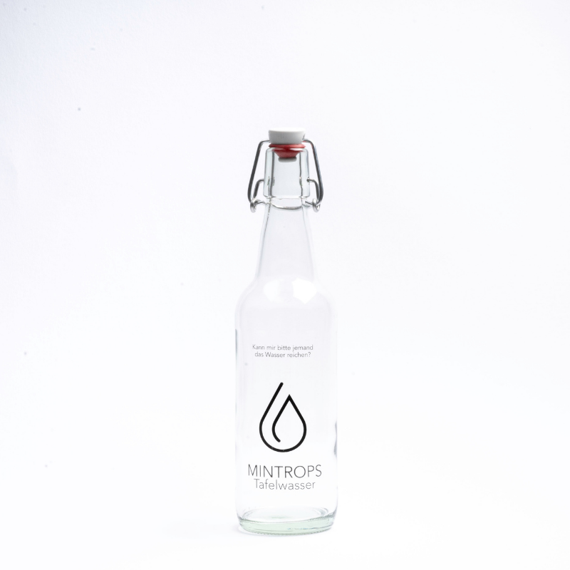 Bottiglia con tappo a vite stampato con logo Mintdrops Esempio di prodotto: bottiglia trasparente con tappo a vite con design e logo Mintdrops